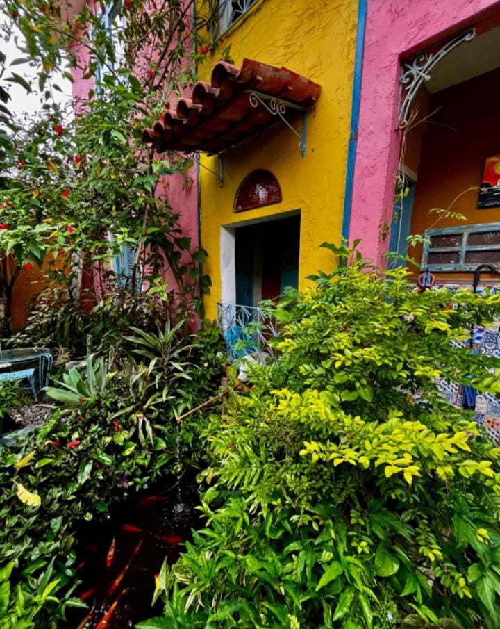 Hospedaria Santa Bárbara Bed and Breakfast in São Gonçalo