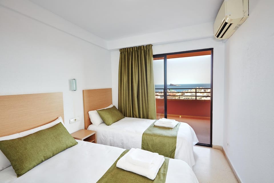 Bed, Photo of the whole room, Bedroom, air conditioner