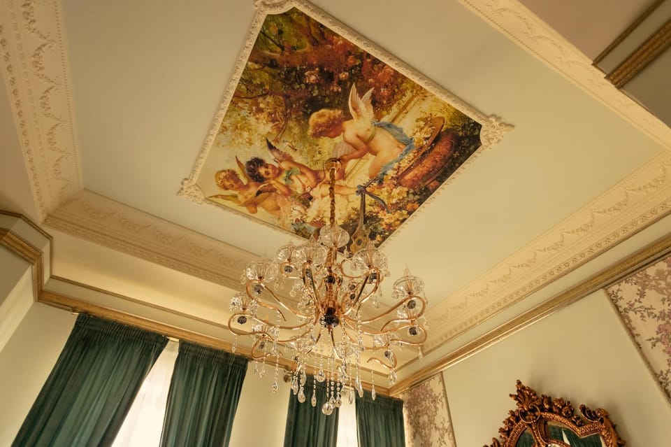 Day, Decorative detail