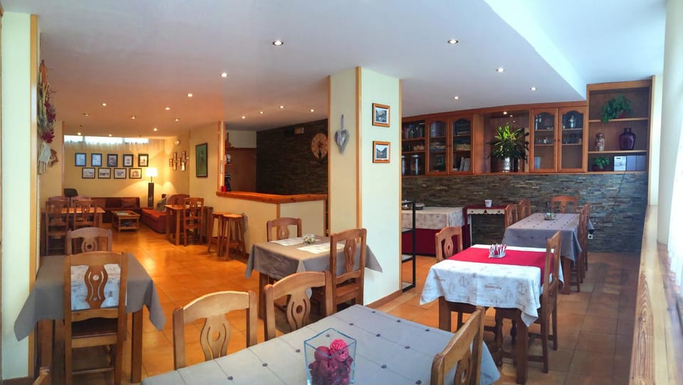 Lounge or bar, Dining area
