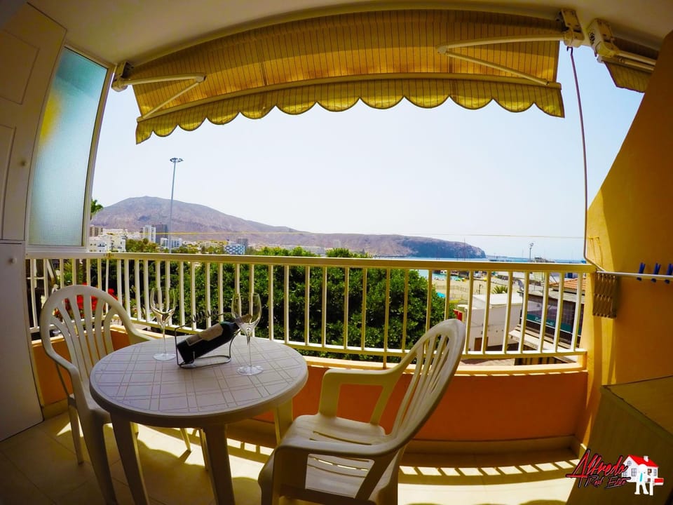 Balcony/Terrace, City view, Sea view, Street view