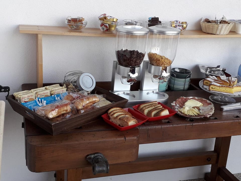 Food and drinks, Food, Breakfast, Continental breakfast, Buffet breakfast