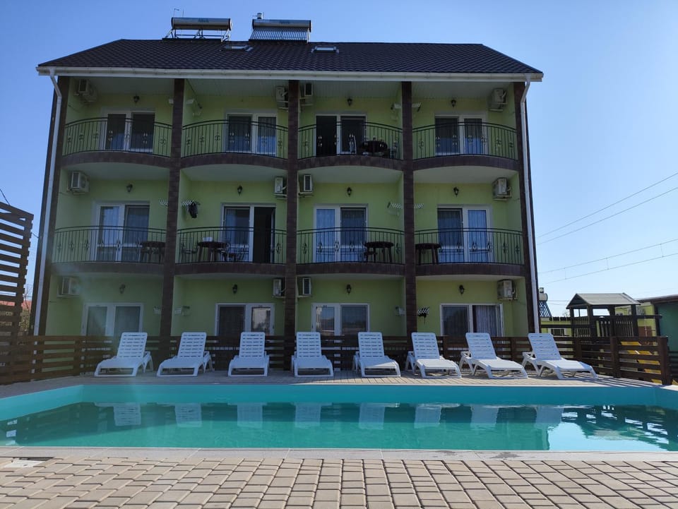 Property building, Pool view, Swimming pool, sunbed