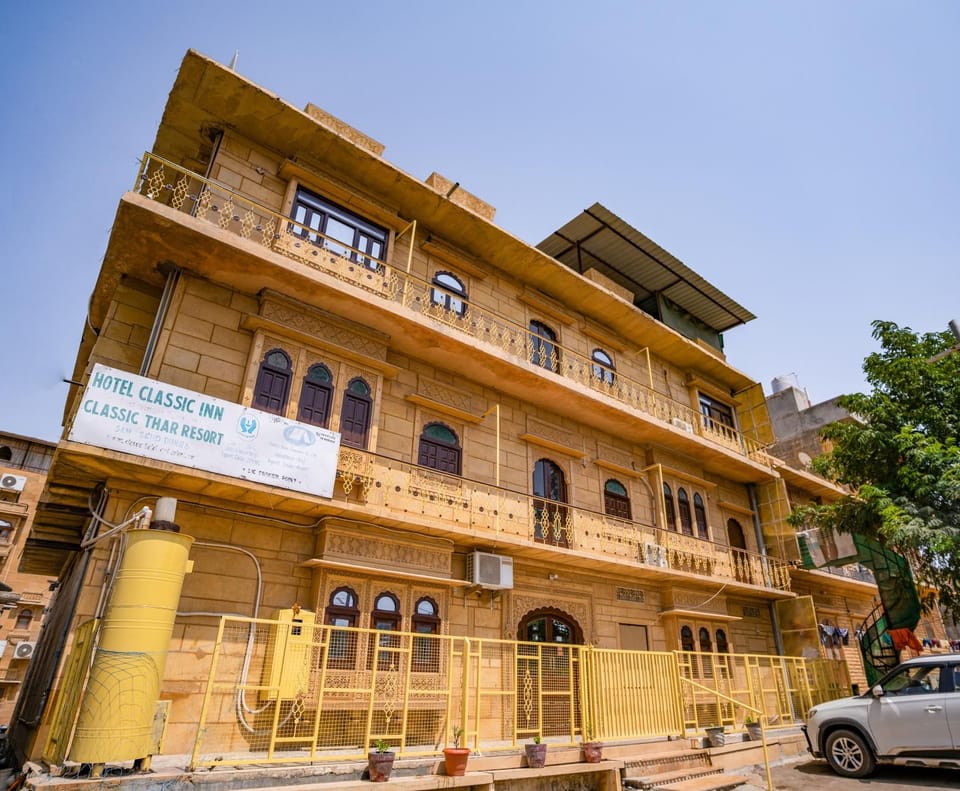 Property building, Day, Neighbourhood, Street view, Parking