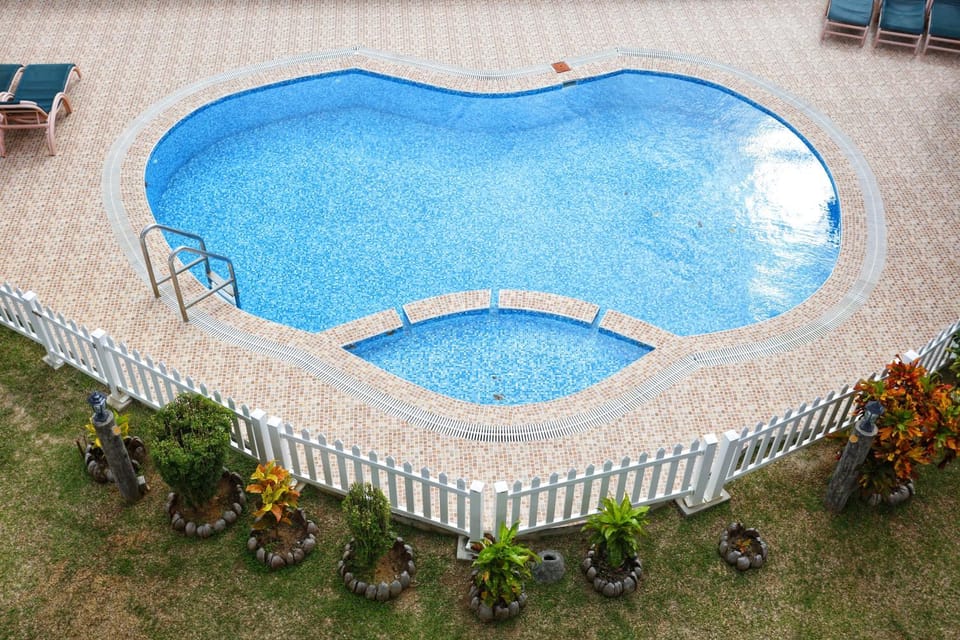 Pool view, Swimming pool, sunbed