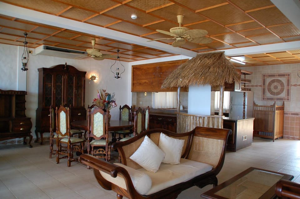 Communal lounge/ TV room, Living room, Seating area, fireplace
