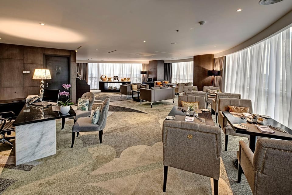 Bathroom, Lobby or reception, Dining area