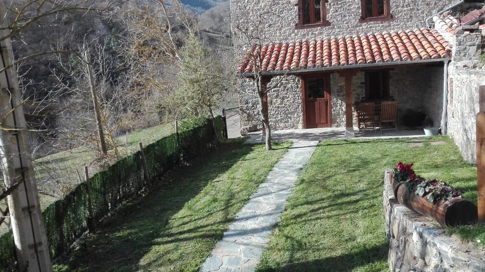 Casa La Ribera House in Cantabria