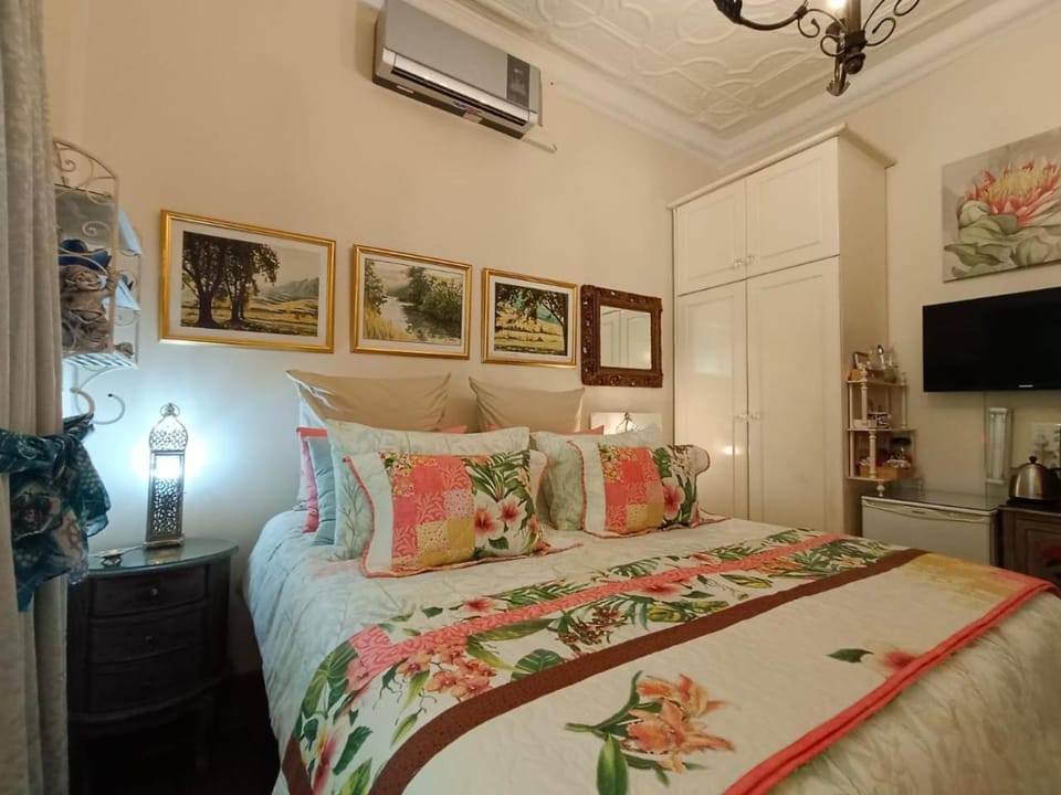 Bed, air conditioner