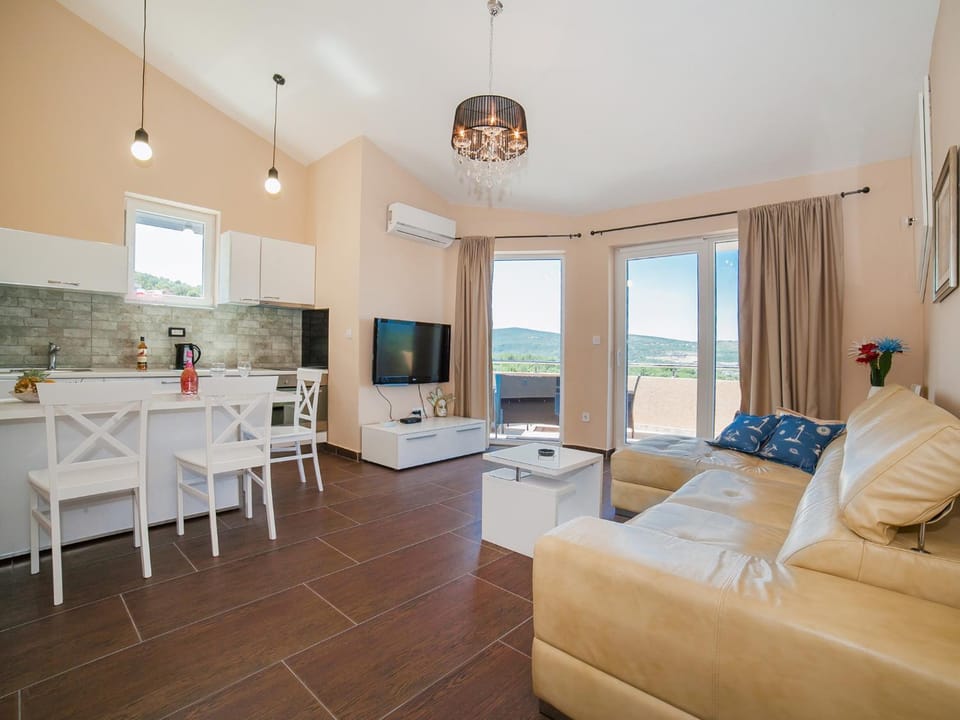 Kitchen or kitchenette, Living room, Dining area