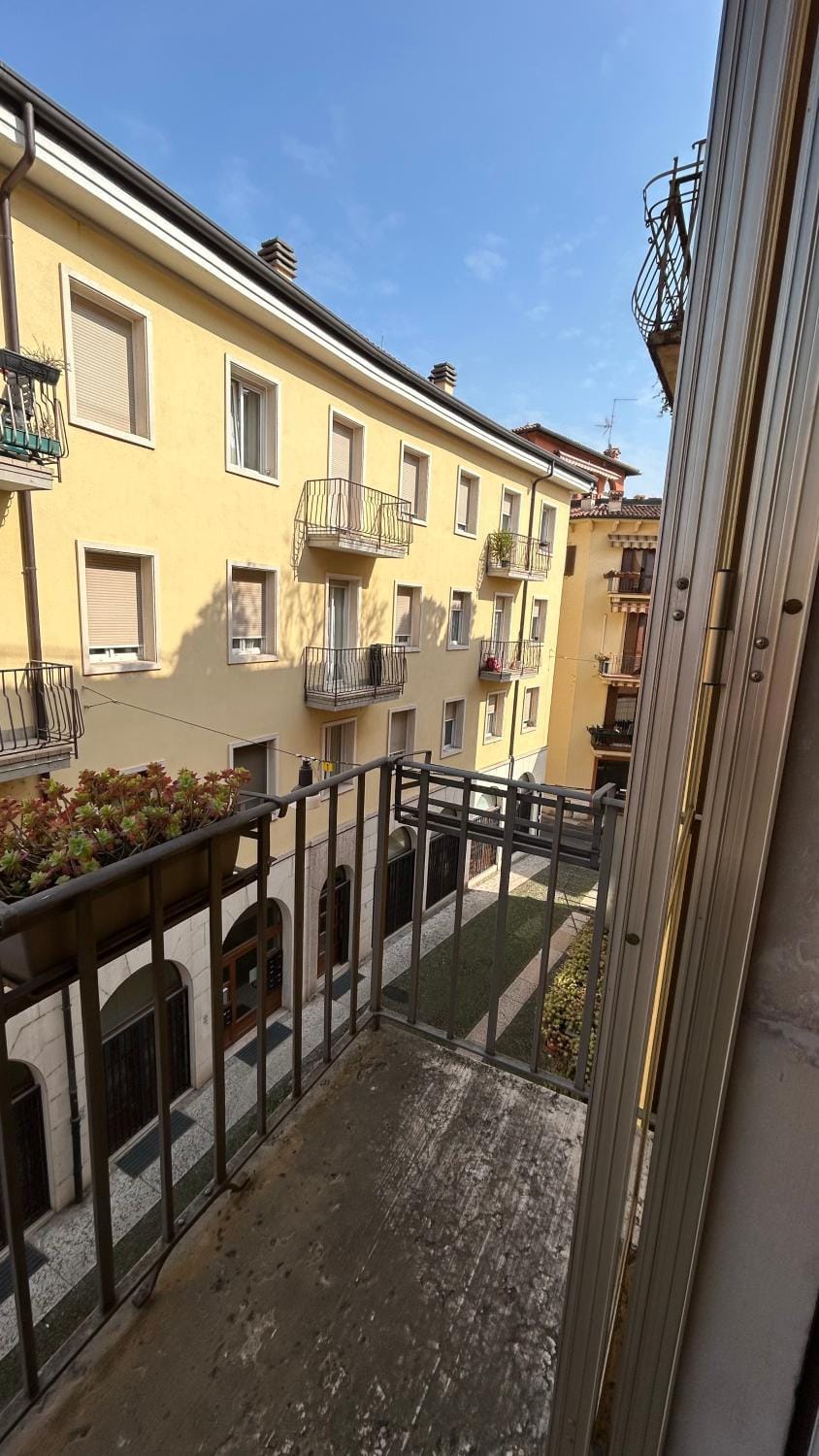 Balcony/Terrace, Street view