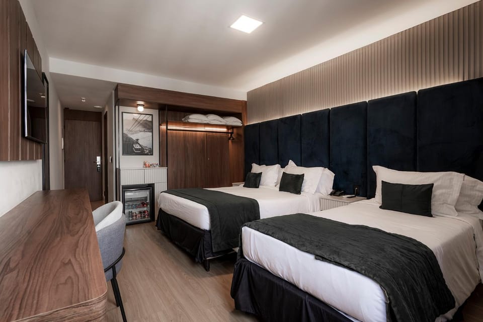 Bed, Bedroom, locker, minibar