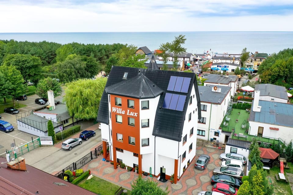 Property building, Neighbourhood, Natural landscape, Bird's eye view, Landmark view, Sea view, Location, Parking