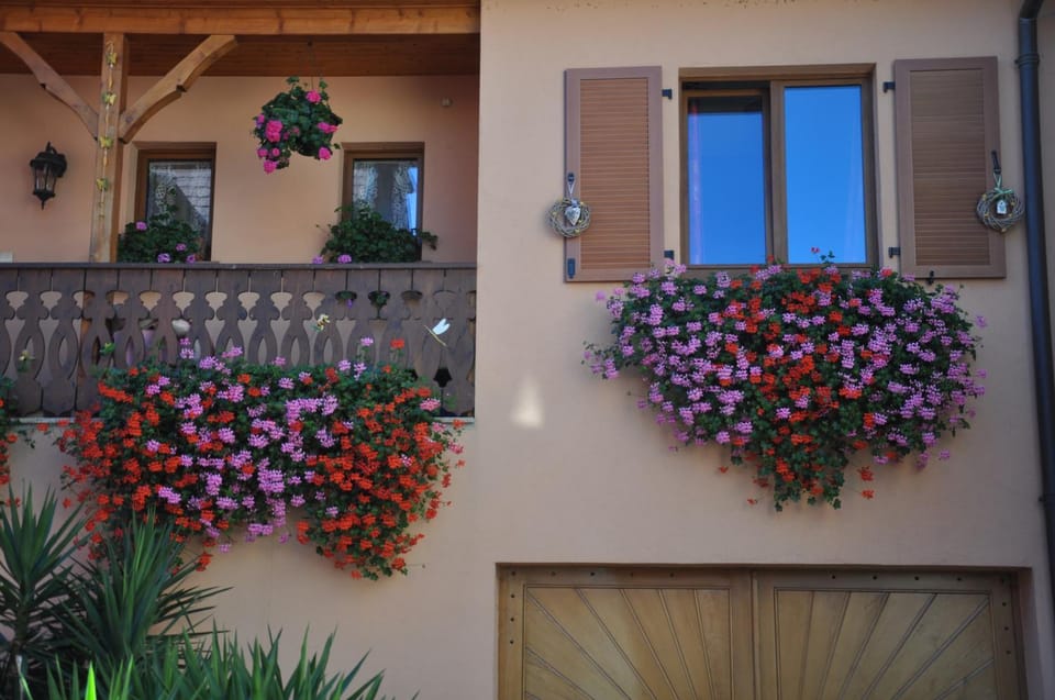 Decorative detail, On site