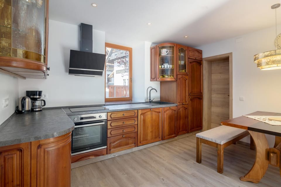 Coffee/tea facilities, Kitchen or kitchenette, Dining area