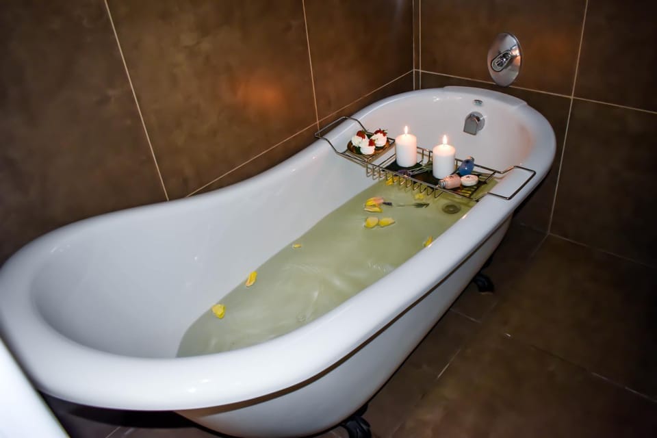 Hot Tub, Bathroom