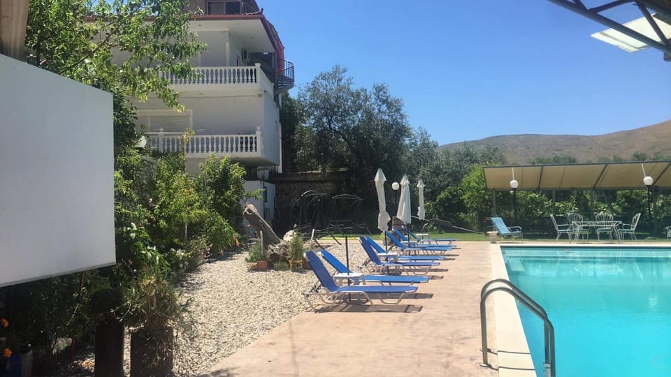 Property building, Patio, Day, Natural landscape, Garden, Garden view, Mountain view, Pool view, Swimming pool, sunbed
