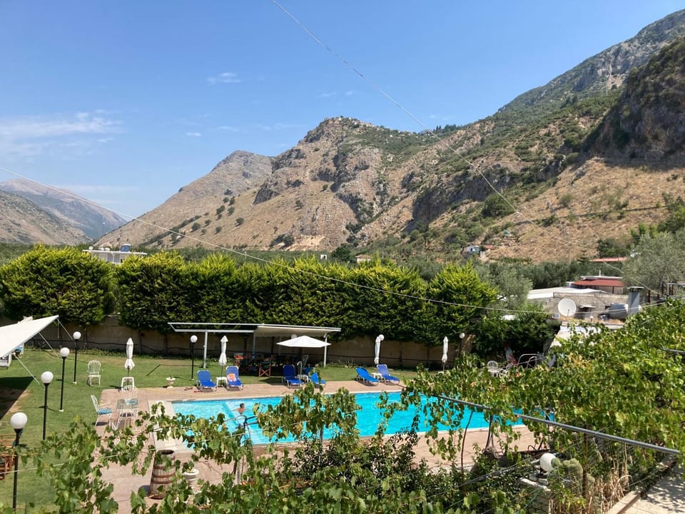 Restaurant/places to eat, Garden, Garden view, Mountain view, Pool view, Swimming pool