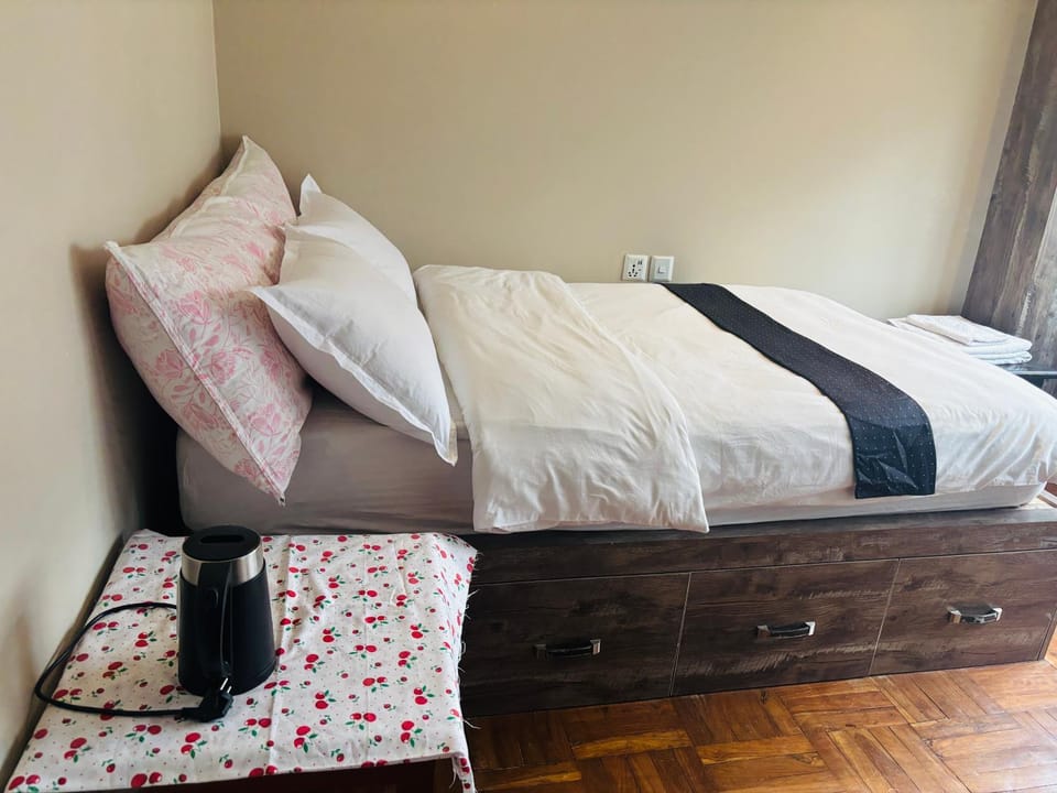 Bed, Photo of the whole room, Bedroom