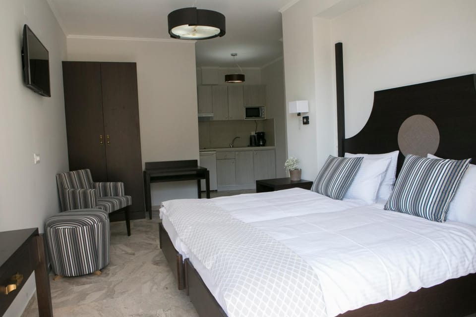 Kitchen or kitchenette, Bedroom