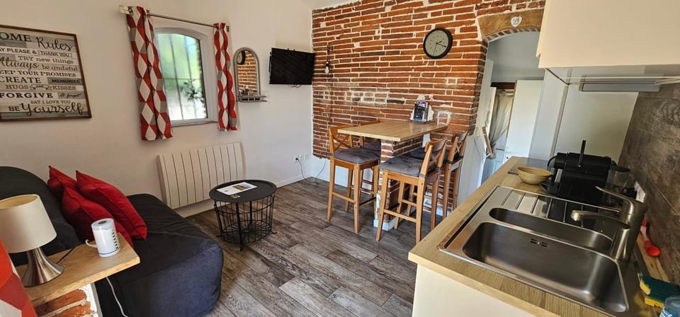 TV and multimedia, Living room, Seating area, kitchen