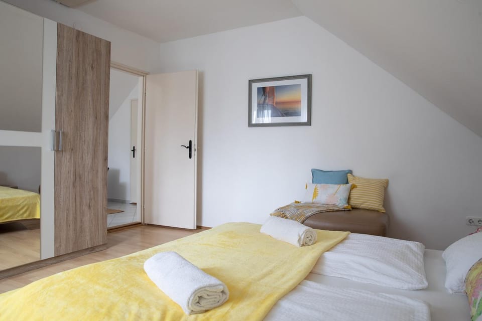 Photo of the whole room, Bedroom