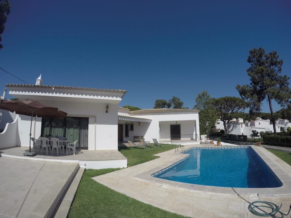 Vila Ninita Bed and Breakfast in Quarteira