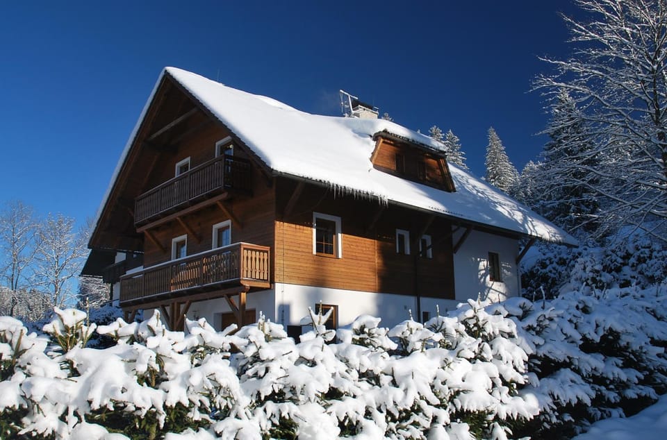 Facade/entrance, Winter