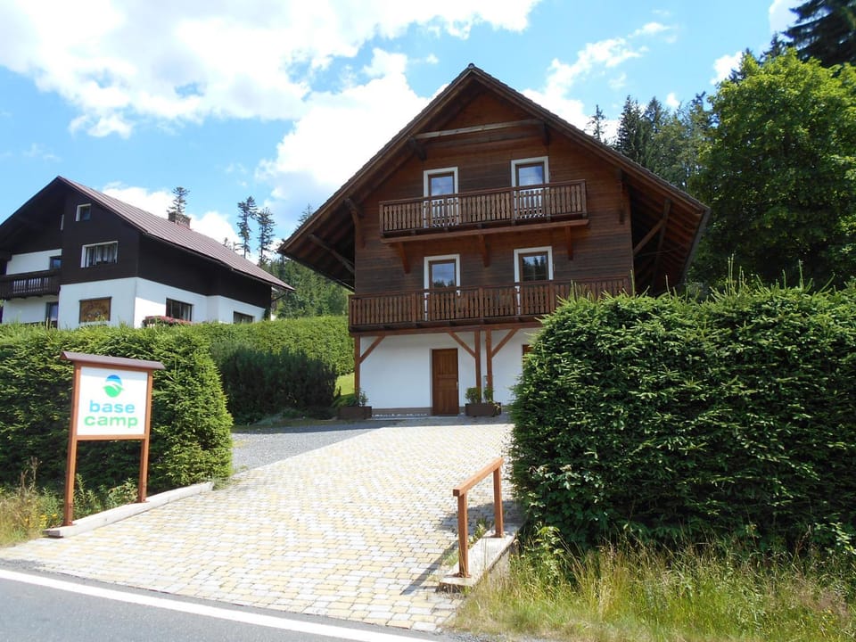 Facade/entrance