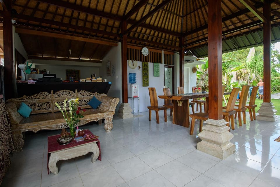 Restaurant/places to eat, Library, Lobby or reception, Communal kitchen