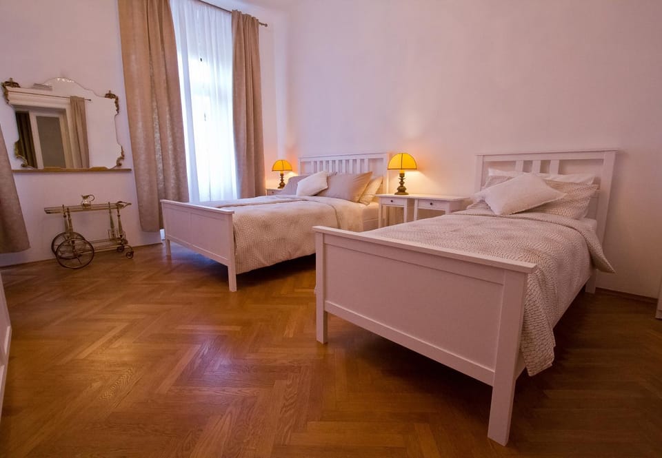 Bed, Photo of the whole room, Decorative detail