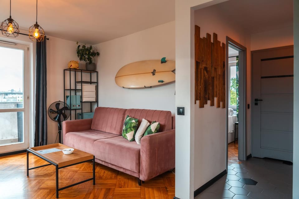 TV and multimedia, Kitchen or kitchenette, Living room, Seating area, Dining area