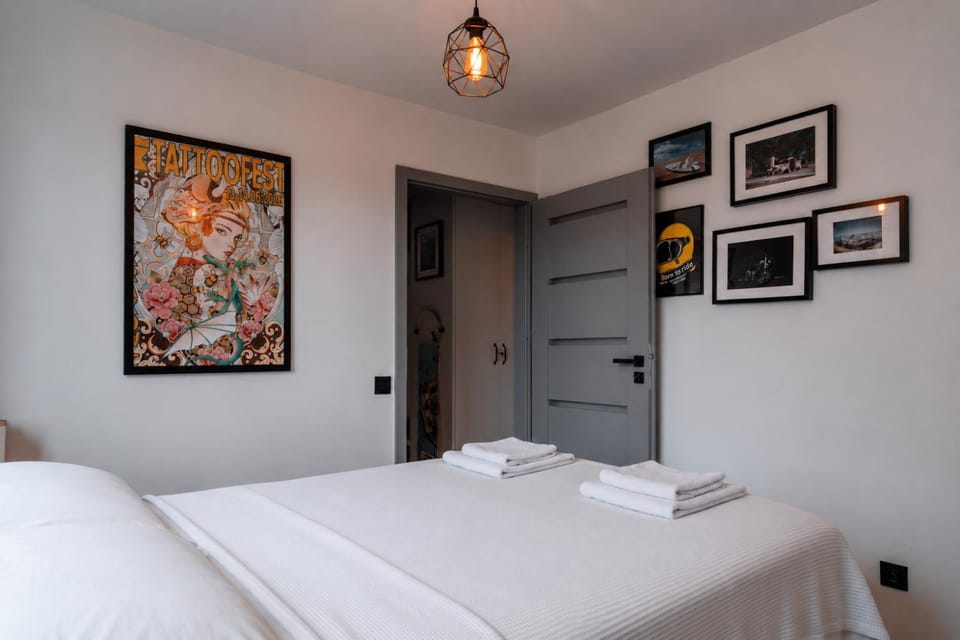 Bed, Photo of the whole room, Bedroom, towels, wardrobe, dryer