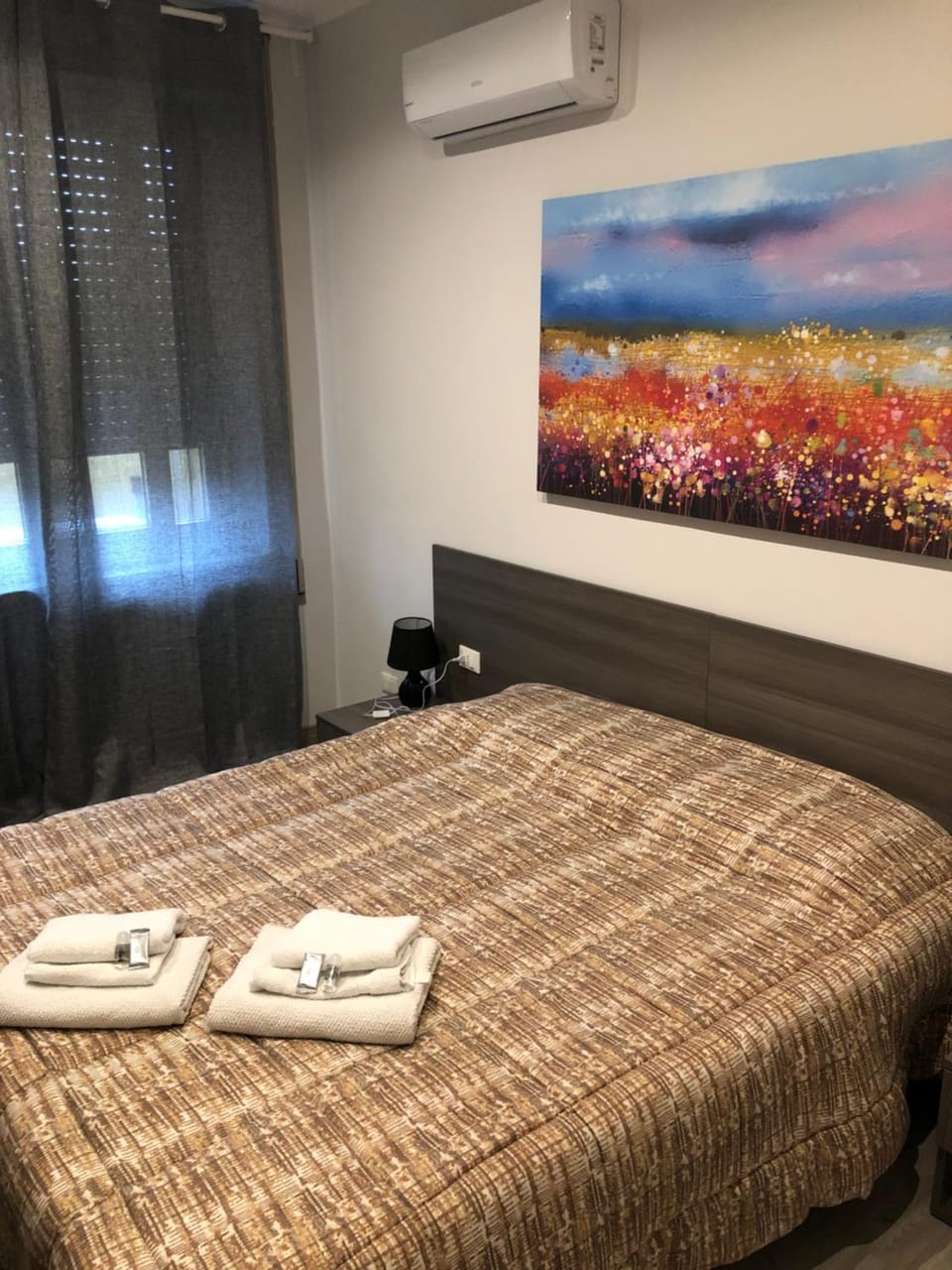 Bed, Photo of the whole room
