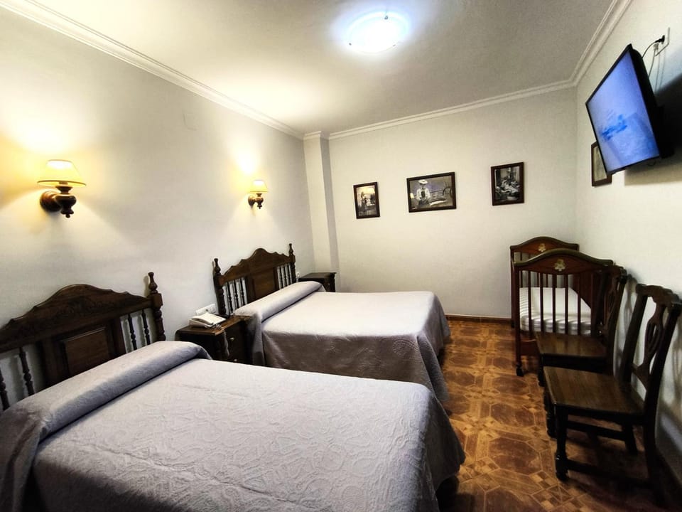 Bed, TV and multimedia, Photo of the whole room, Bedroom, cot, furniture
