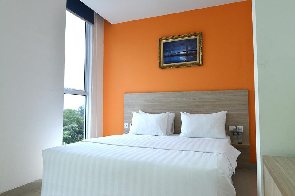 Photo of the whole room, Bedroom