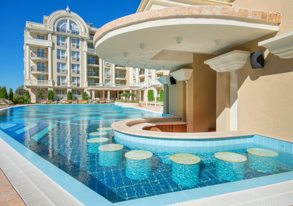 Lounge or bar, Swimming pool