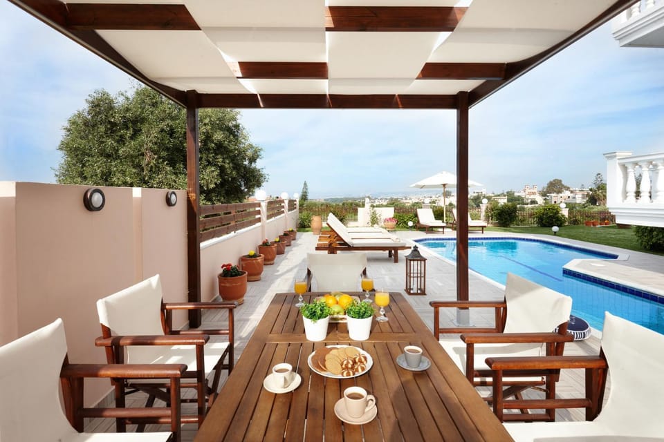 Day, Summer, On site, City view, Garden view, Pool view, Swimming pool