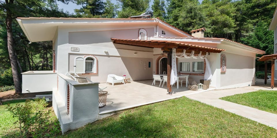 Property building, Patio, Facade/entrance