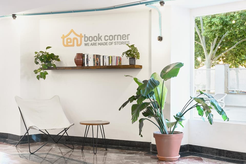 Library, Living room, Seating area