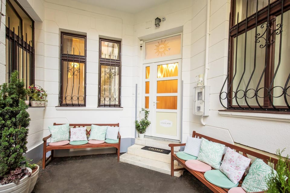 Patio, Facade/entrance, Internal: Not applicable to any particular room