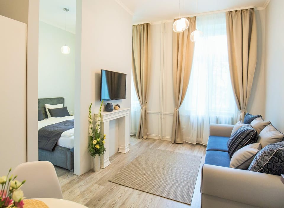 Day, Living room