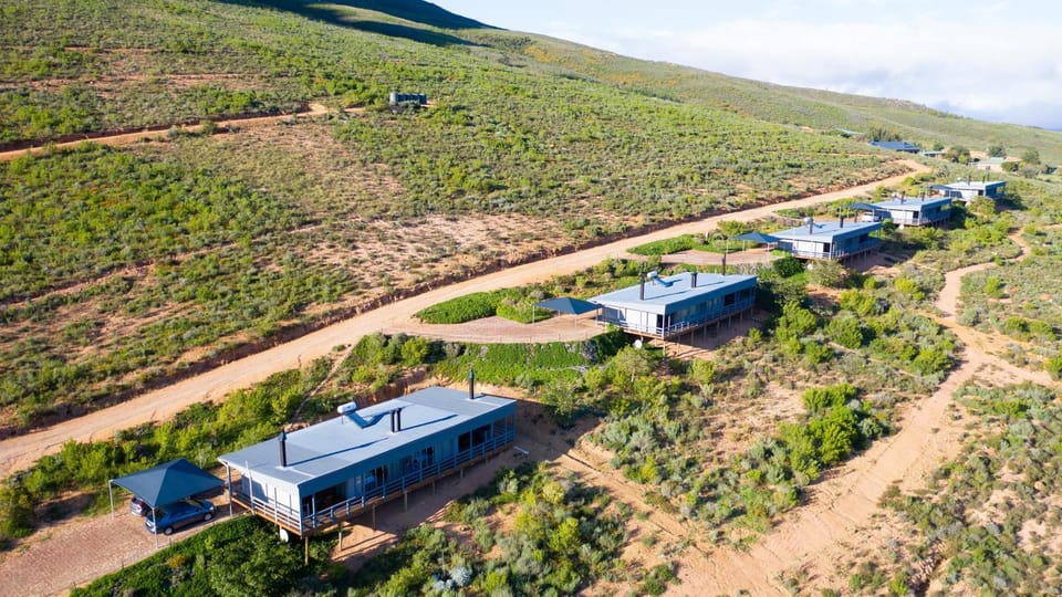 Property building, Day, Neighbourhood, Natural landscape, Bird's eye view, Mountain view