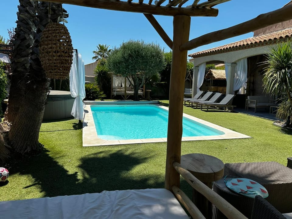 Garden, Garden view, Pool view, Swimming pool, sunbed