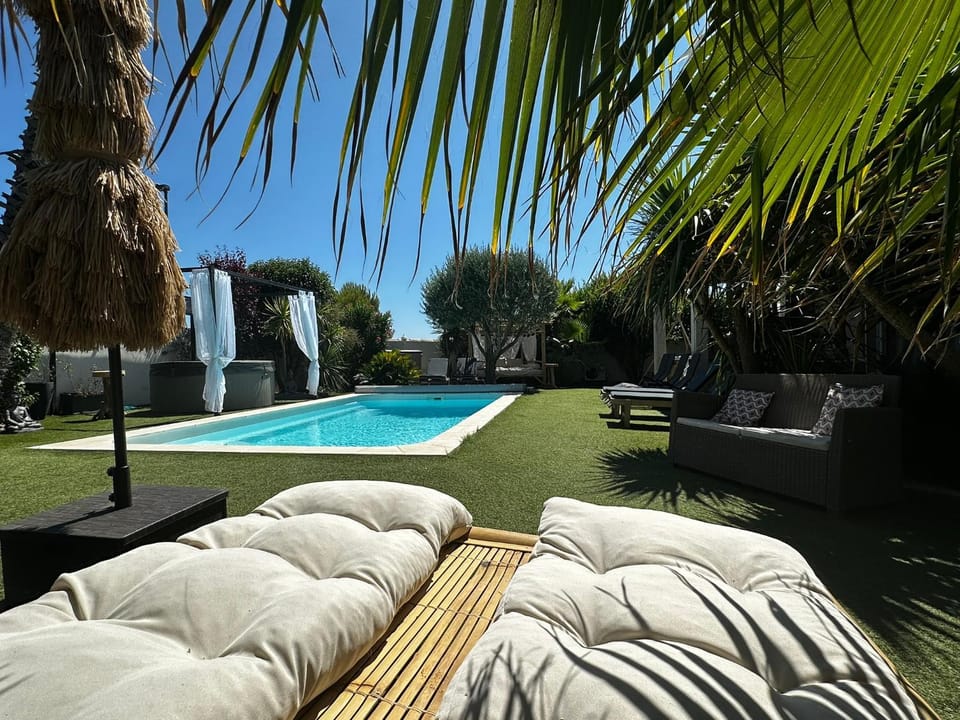 Garden, Garden view, Pool view, Swimming pool, sunbed