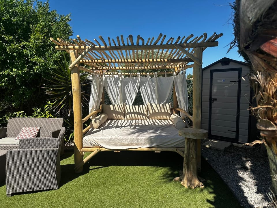 Garden, Swimming pool, sunbed