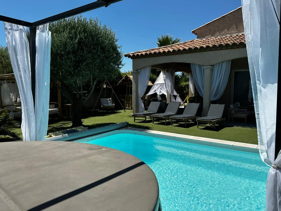 Garden, Garden view, Pool view, Swimming pool, sunbed