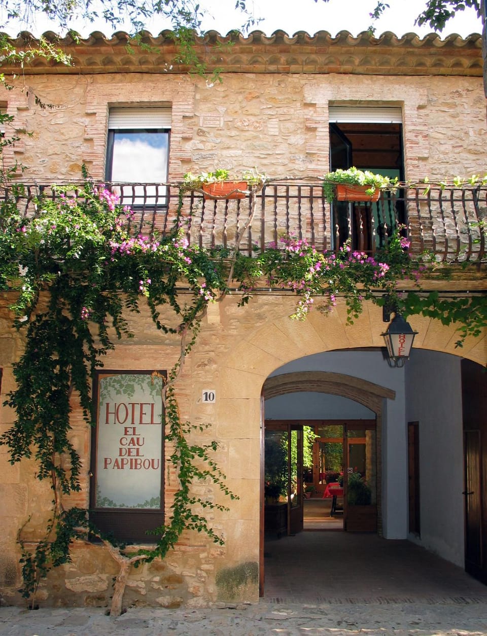 Facade/entrance