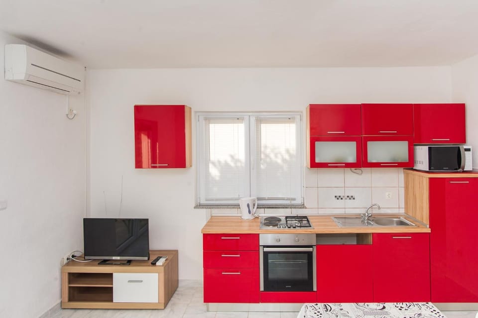 Kitchen or kitchenette, Seating area, Dining area, Family