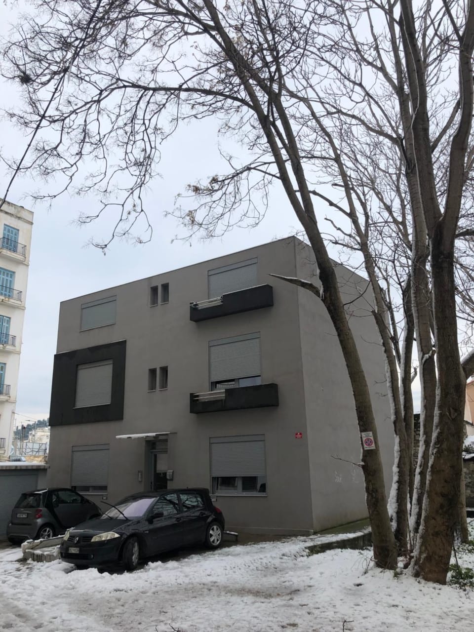 Property building, Winter, Parking